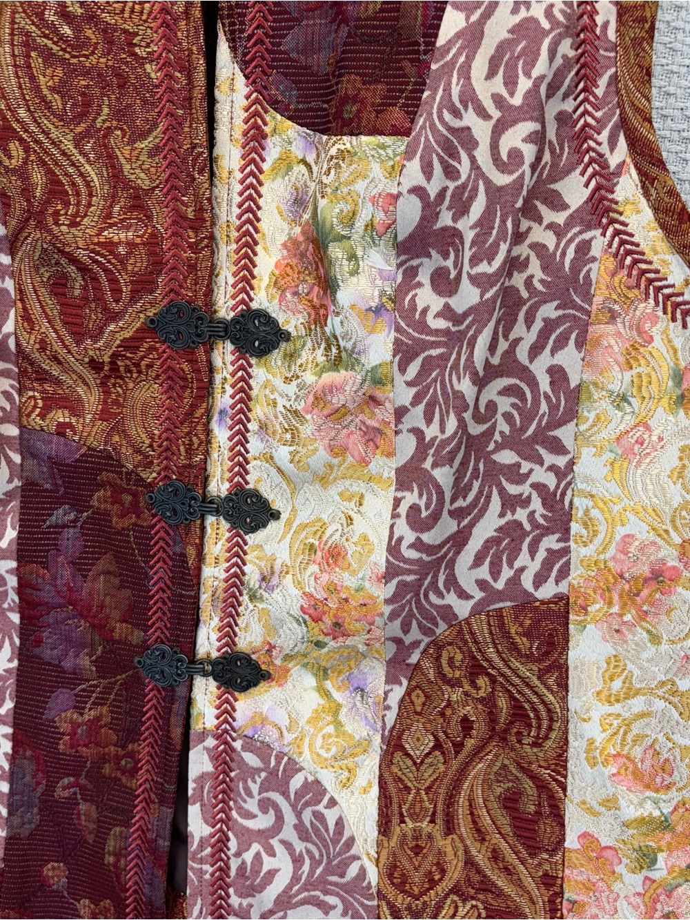 Patchwork Vest Burgundy Gold Hook Closure Sz Med Coldwater Creek Boho Artisan - Picture 3 of 10